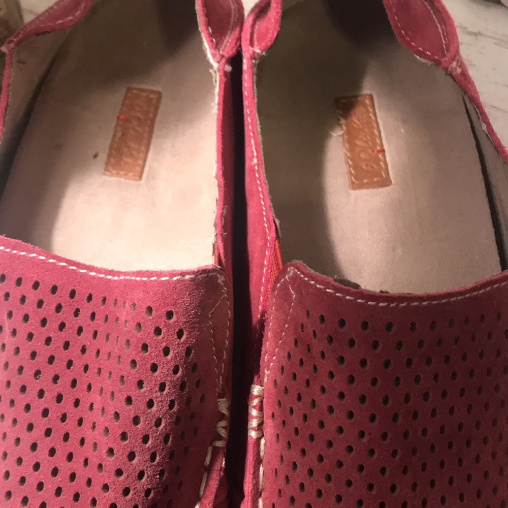 Olukia- Ladies!
Can be worn as a slide or shoe.
Beautiful color!! - Picture 3 of 5